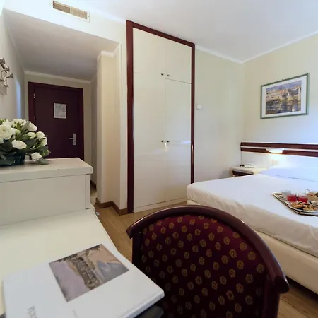 Hotel Fabricia-3